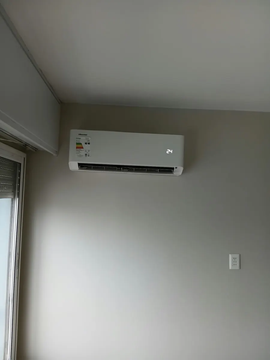 Aire acondicionado split instalado por Souza